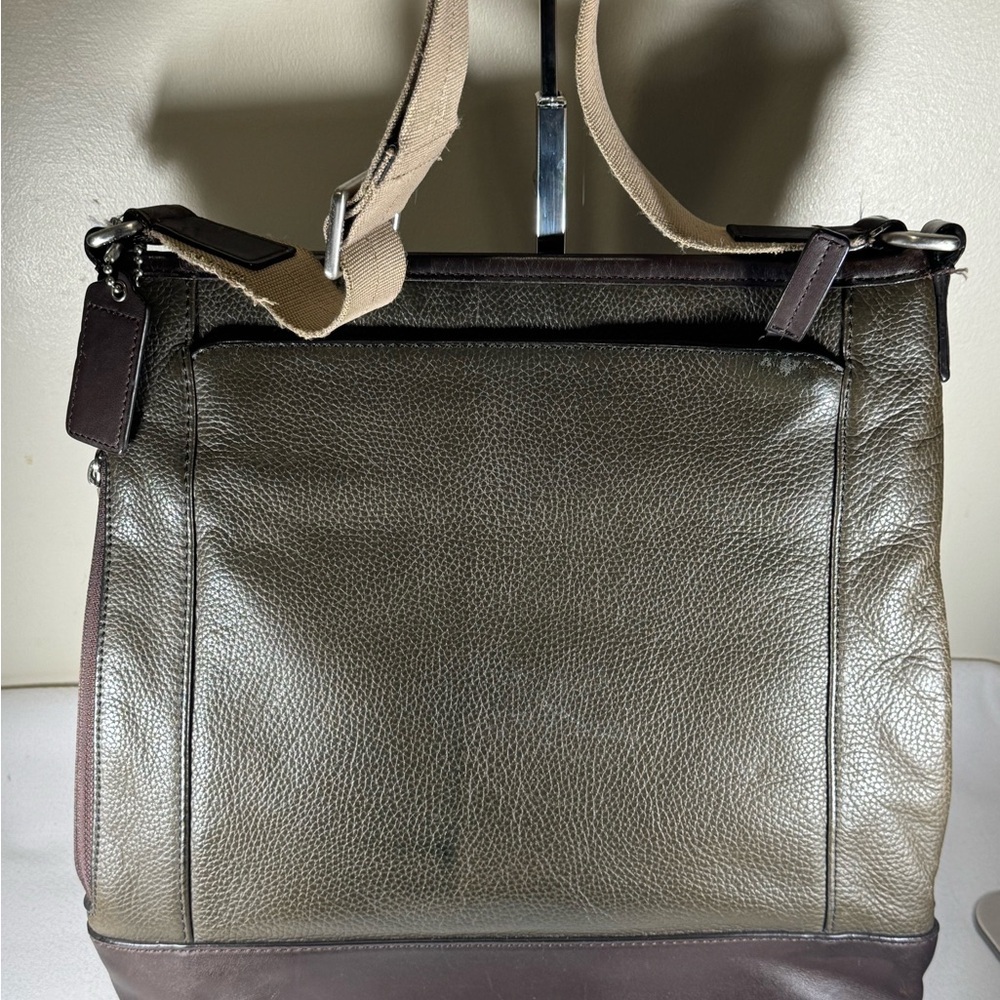 COACH MESSENGER BAG GREY ALL LEATHER IN MINT CONDITIONION - Picture 3 of 14